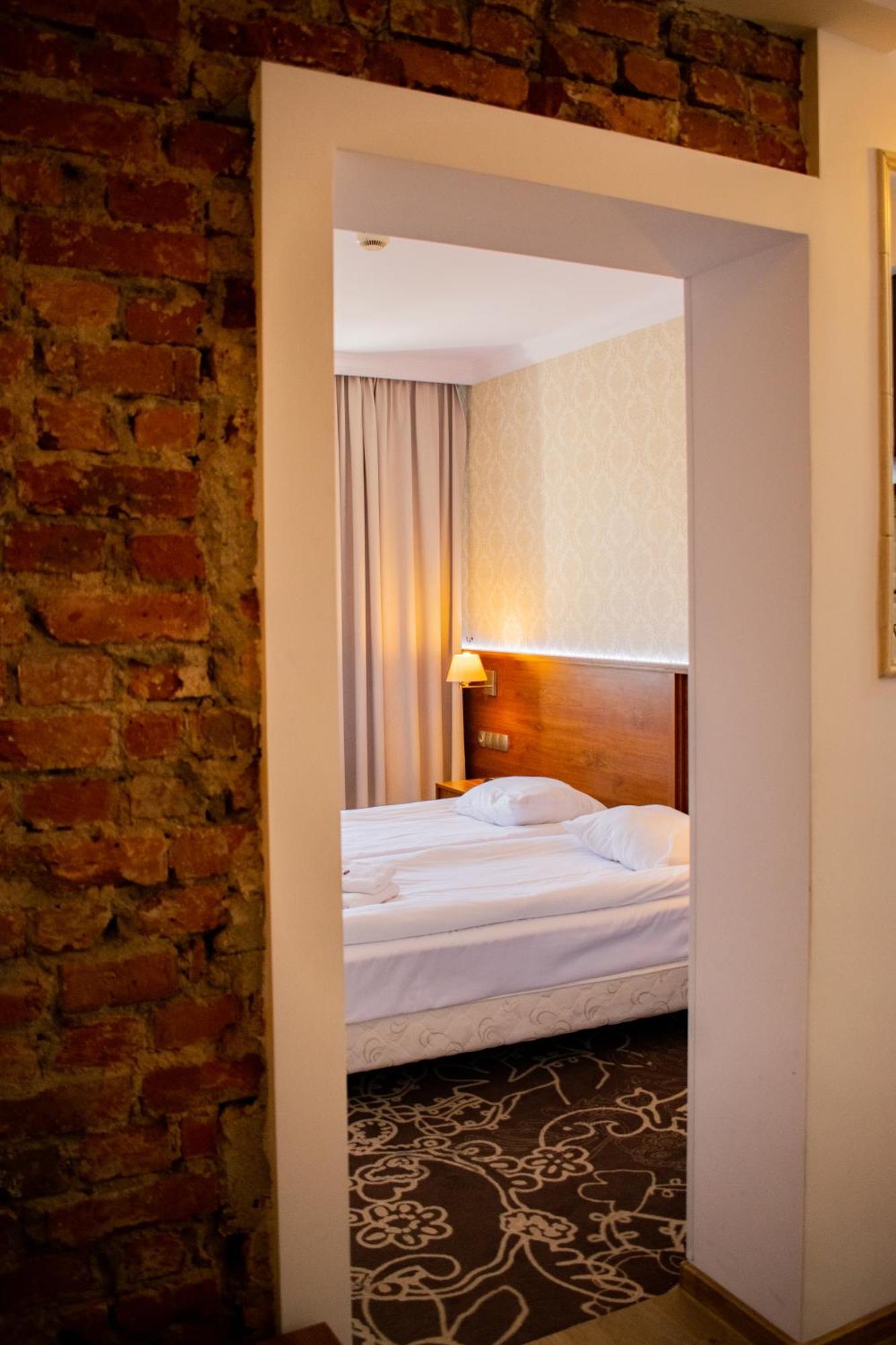 Hotel Pruski Orneta エクステリア 写真