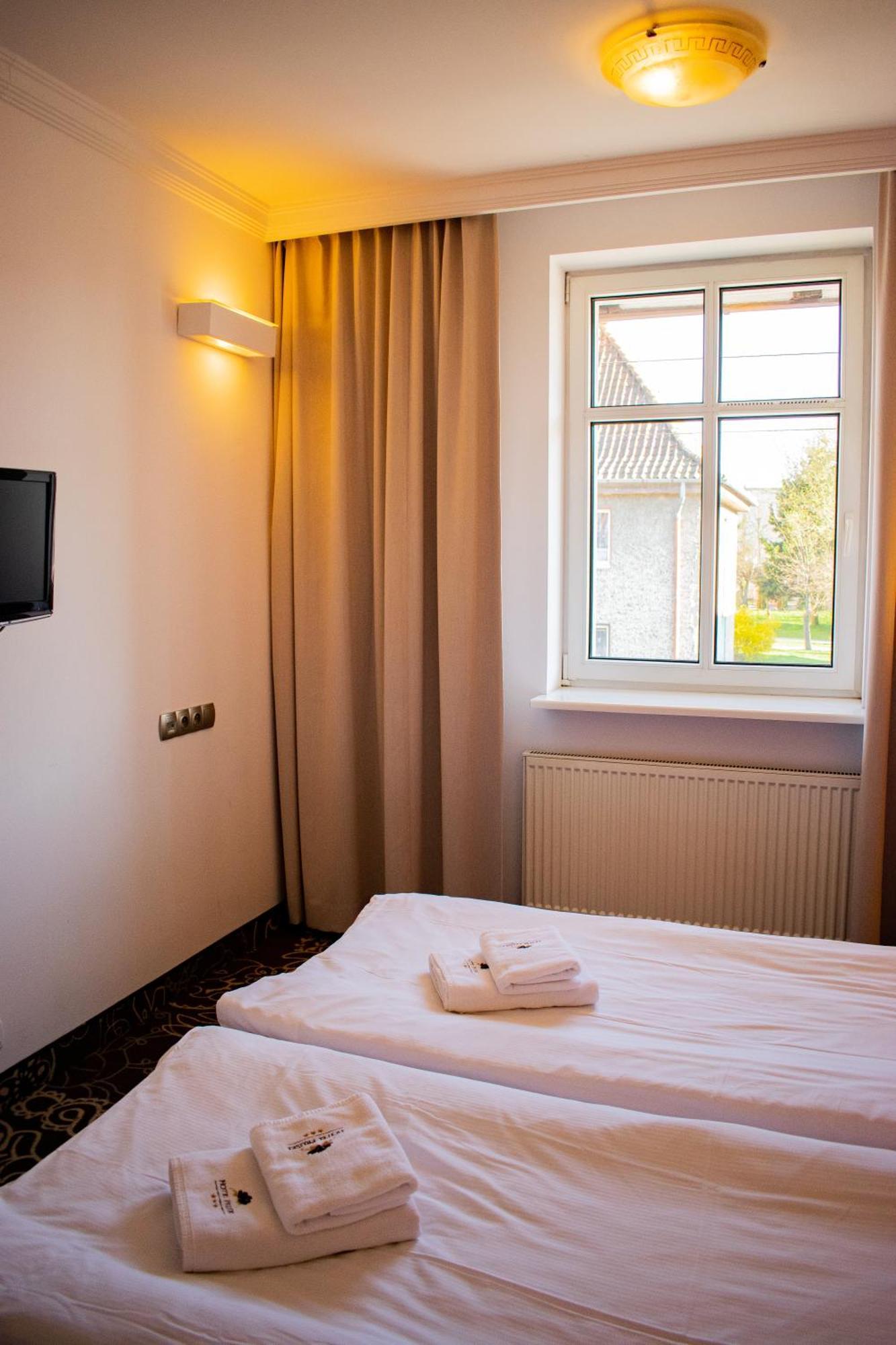 Hotel Pruski Orneta エクステリア 写真