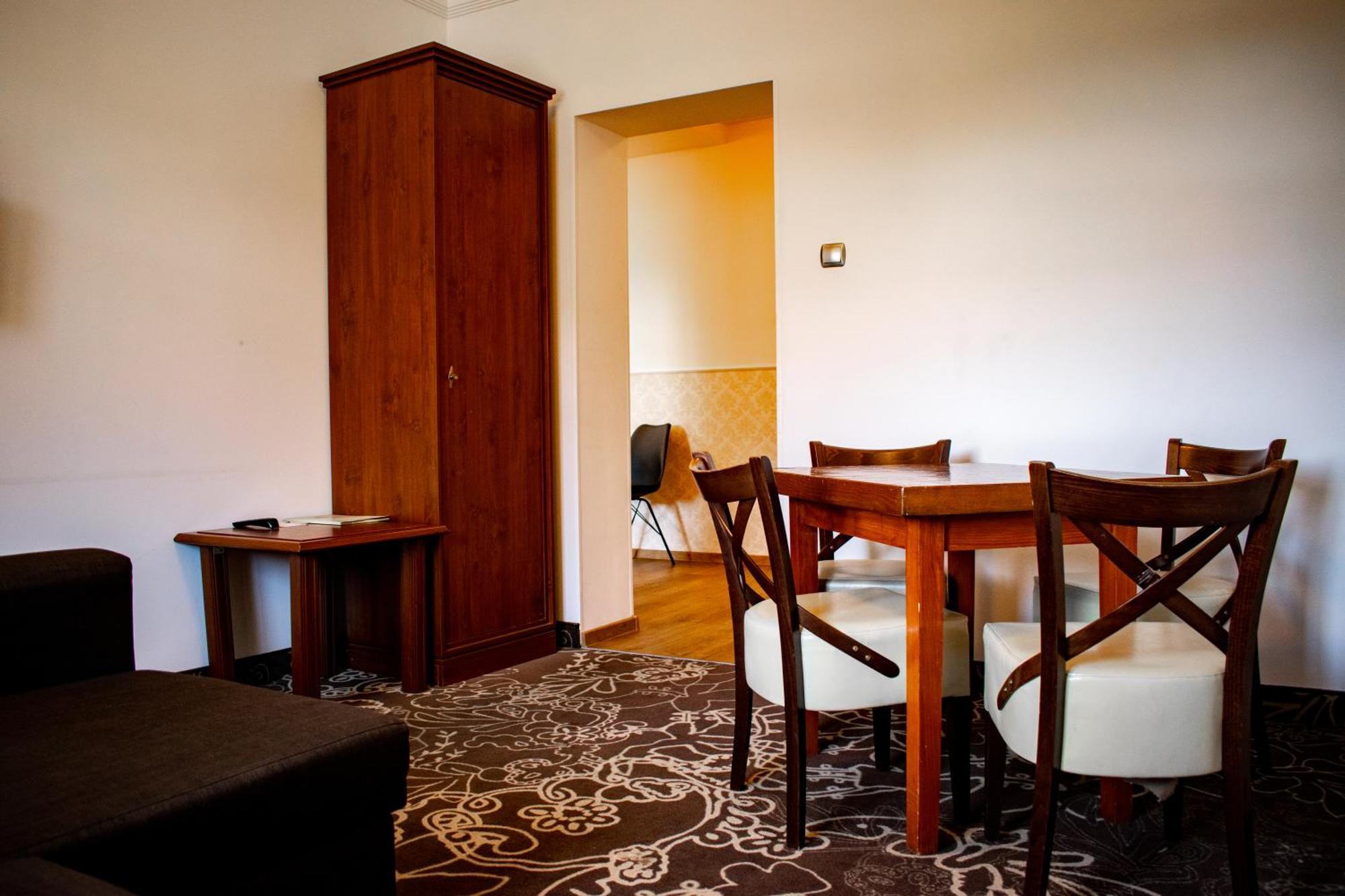 Hotel Pruski Orneta エクステリア 写真