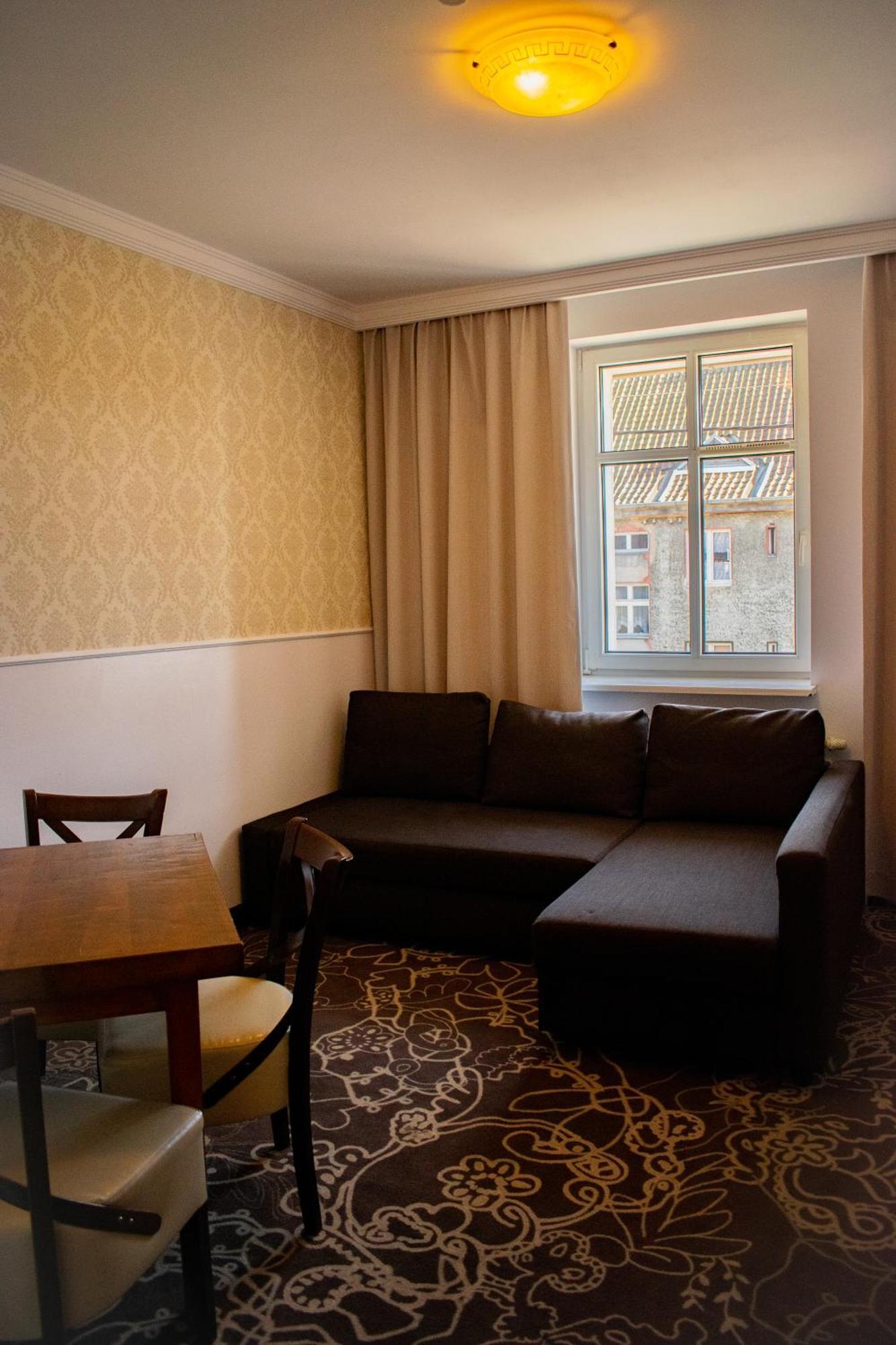 Hotel Pruski Orneta エクステリア 写真