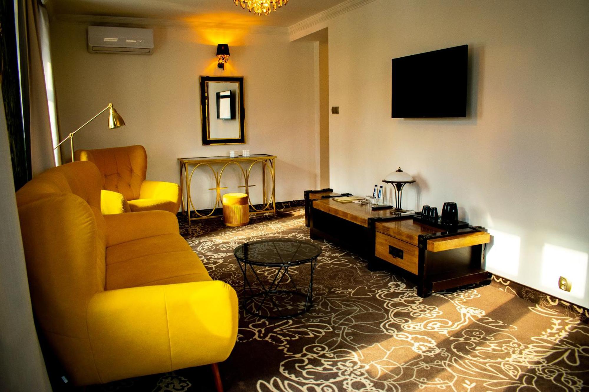 Hotel Pruski Orneta エクステリア 写真
