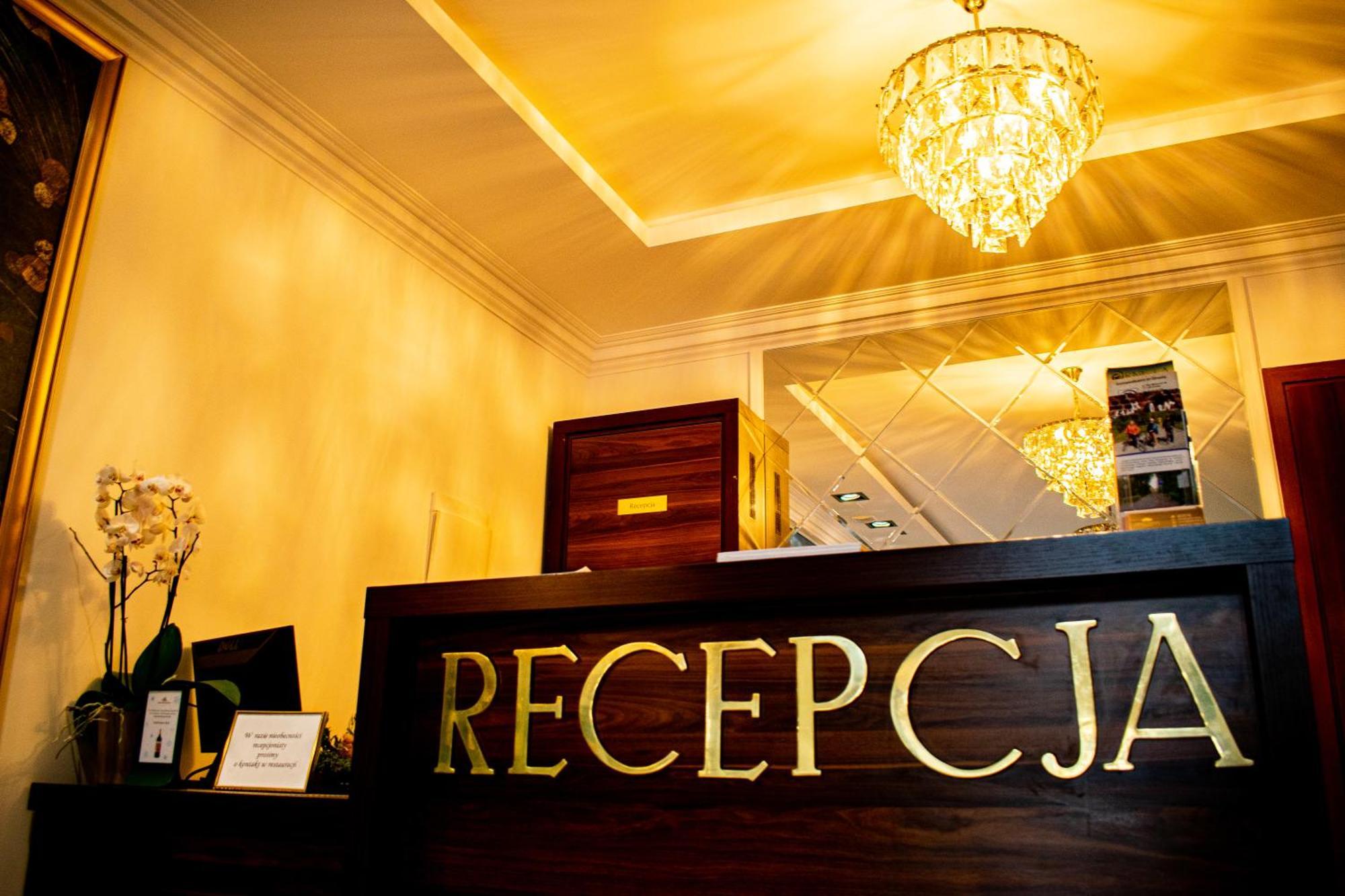 Hotel Pruski Orneta エクステリア 写真